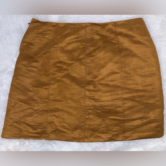 Old Navy Faux Suede Skirt - Size 2 - preowned - Picture 1 of 16